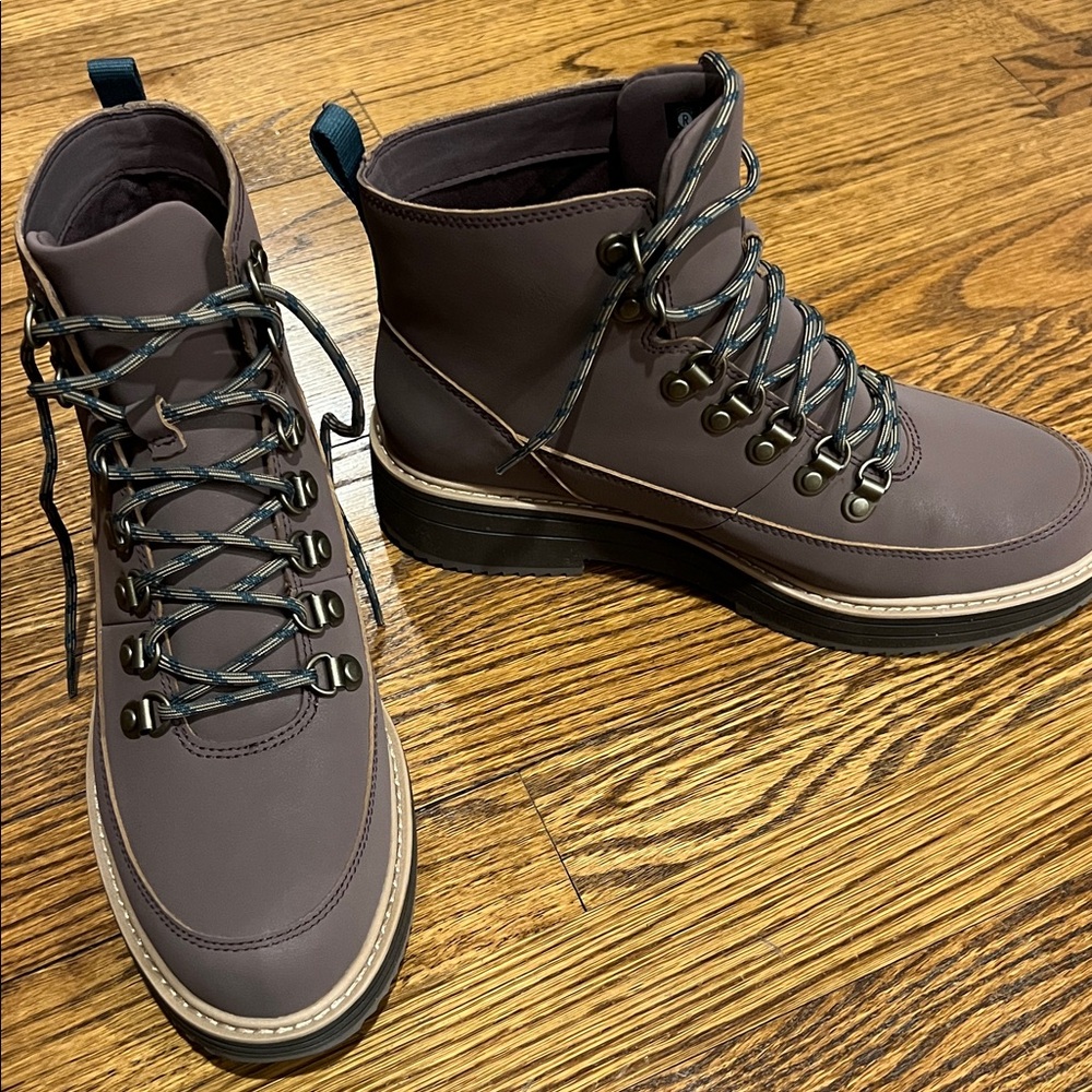 HOST PICK 🎉🎉 Teva Women’s Fashion Lace Up Boots, TTS, Size 9 - Picture 8 of 12
